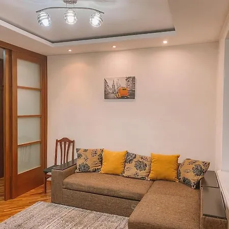 Center 1 Bedroom + Living Apartment *