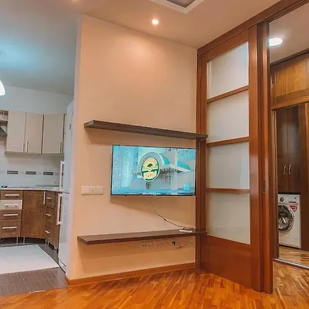 Apartment Center 1 Bedroom + Living